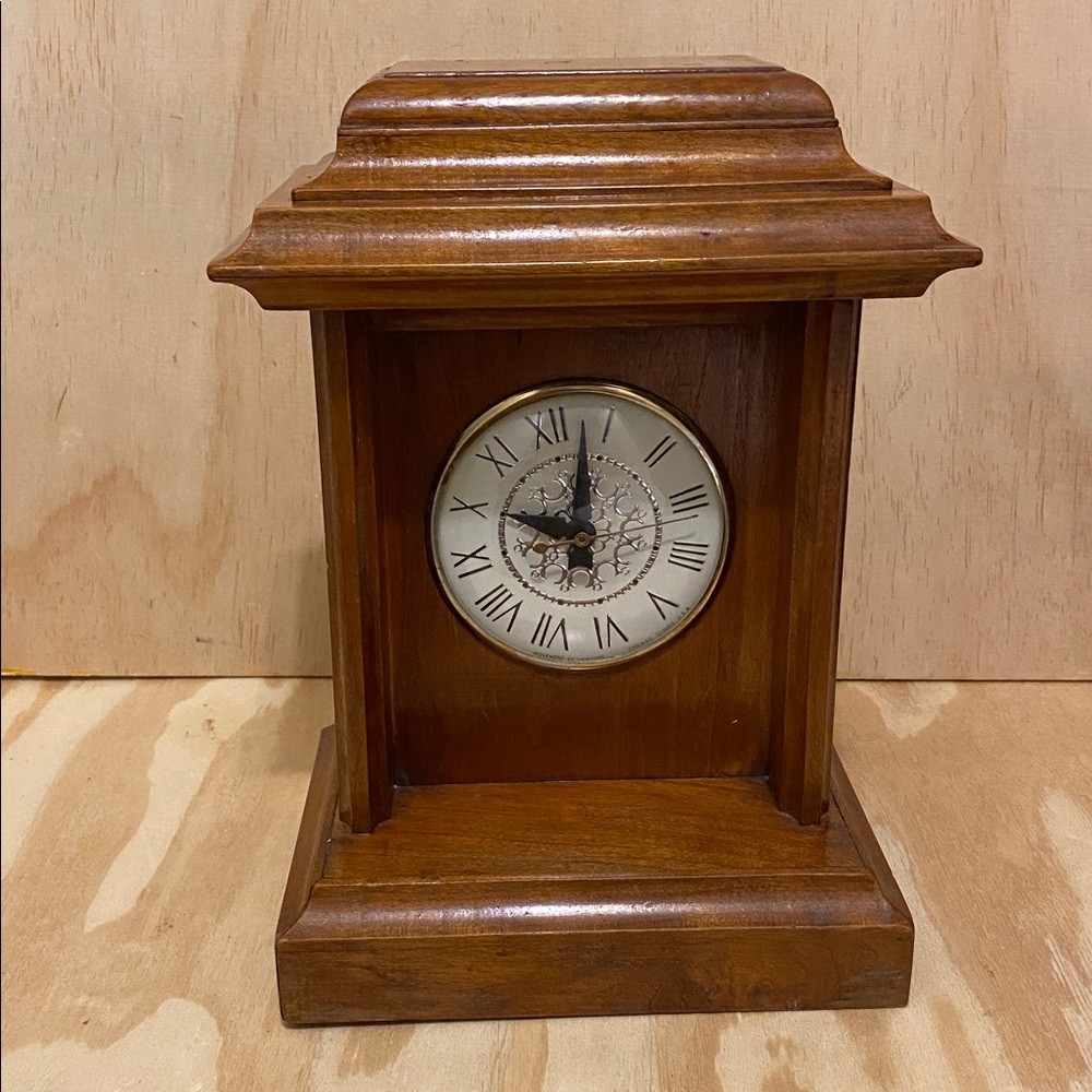 Vintage Lanshire Wooden Mantel Clock  With Self-Starting  Clock Motor 11.50”